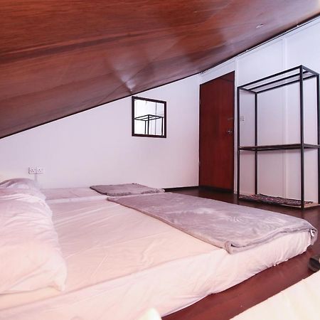 Spot On 90141 Threehouse Bed & Breakfast Kuching Exterior photo