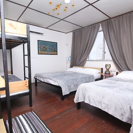 Spot On 90141 Threehouse Bed & Breakfast Kuching Exterior photo