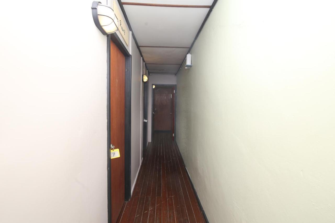 Spot On 90141 Threehouse Bed & Breakfast Kuching Exterior photo