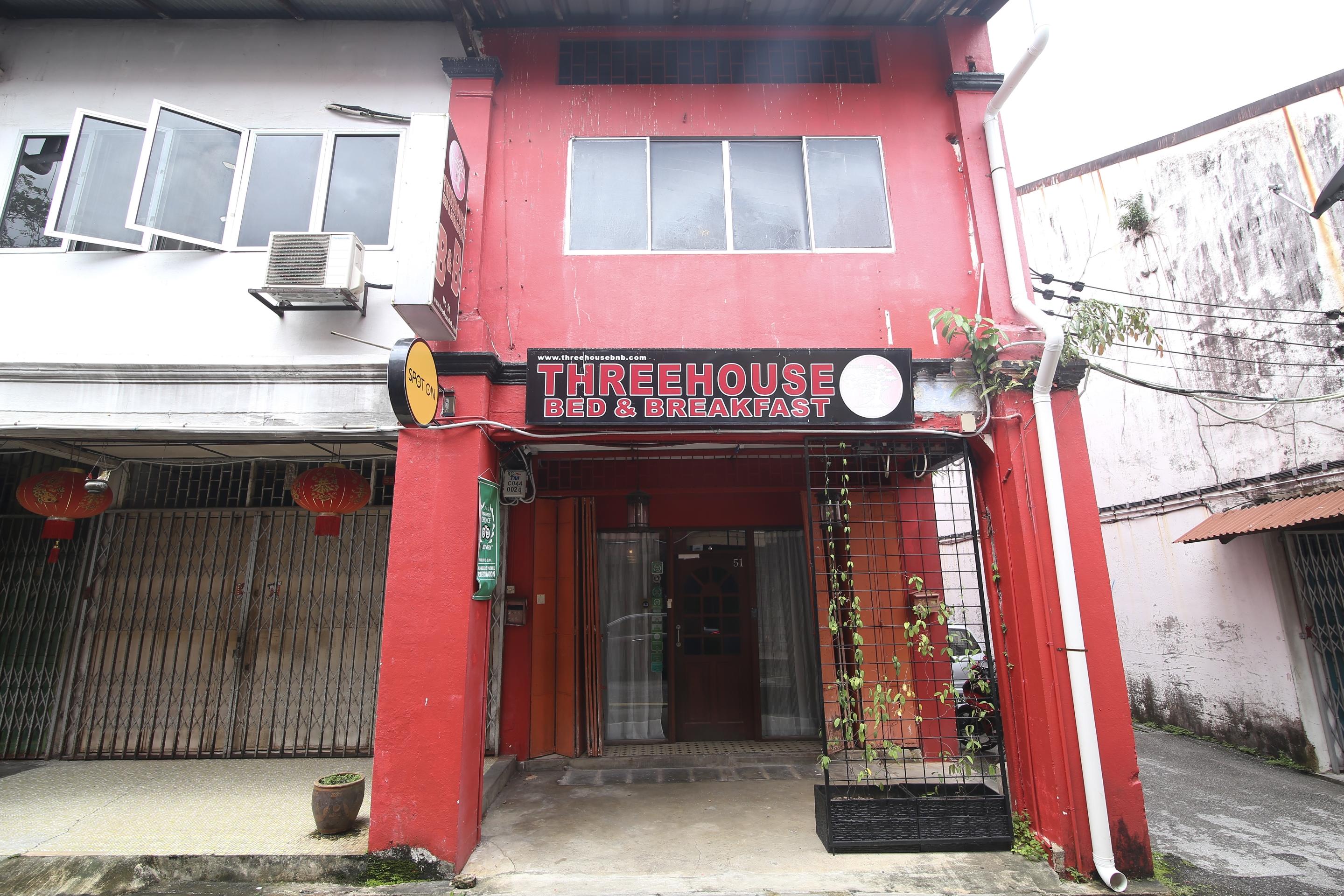 Spot On 90141 Threehouse Bed & Breakfast Kuching Exterior photo