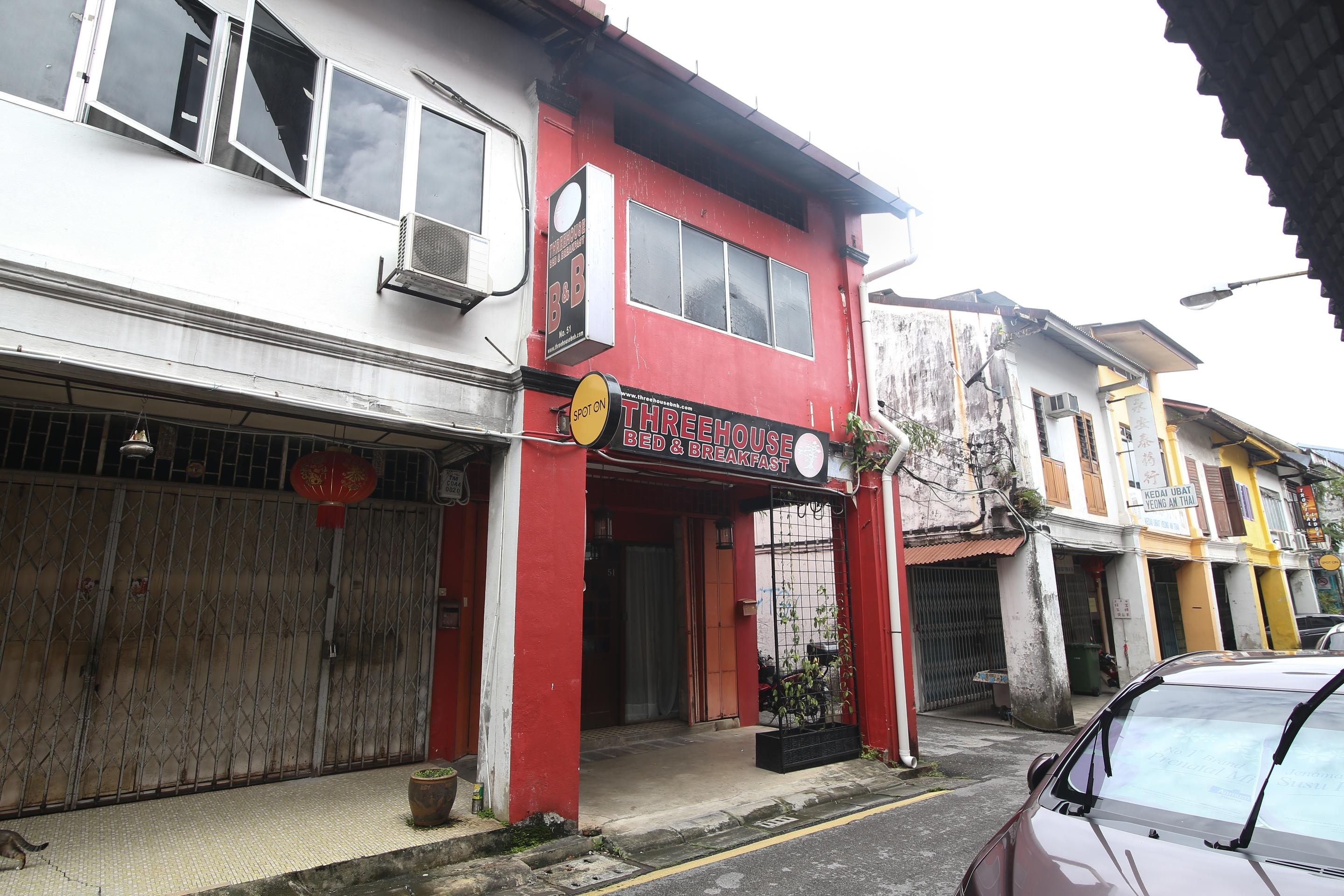 Spot On 90141 Threehouse Bed & Breakfast Kuching Exterior photo