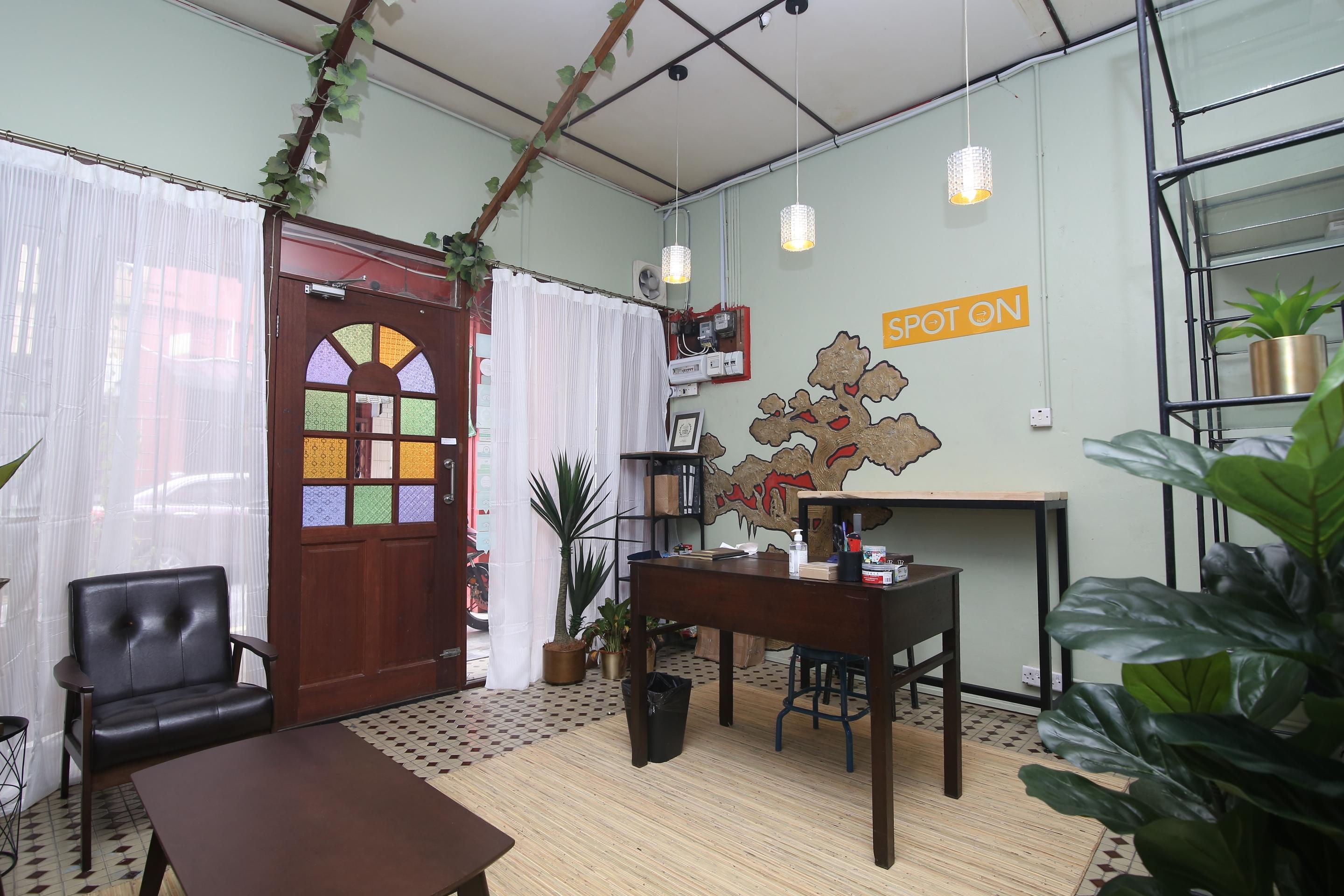 Spot On 90141 Threehouse Bed & Breakfast Kuching Exterior photo